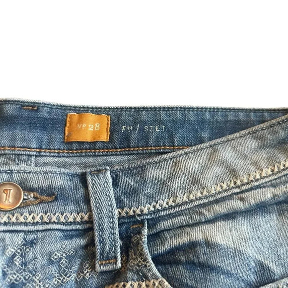 Pilcro and the Letterpress Anthropologie Embroidered Denim Jean Shorts Size 28 - Picture 3 of 8